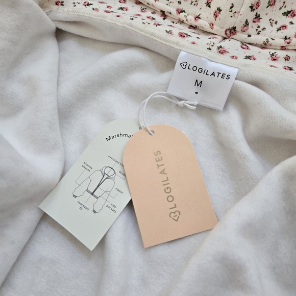 Blogilates | Marshmallow Full Zip Hooded Jacket + Dolphin Shorts Set, Medium - Picture 8 of 11